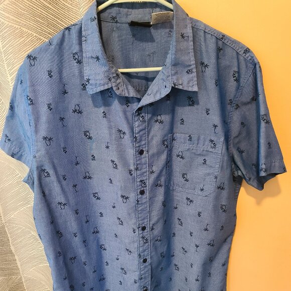 Disney Mickey Mouse Men's Large Shirt EUC - Picture 3 of 9